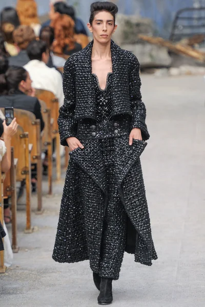 Look 18